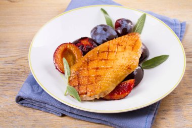 Ördek göğsü Erik ve adaçayı ile