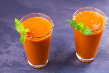 Meyve ve meyve güler yüzlü, muzlu süt