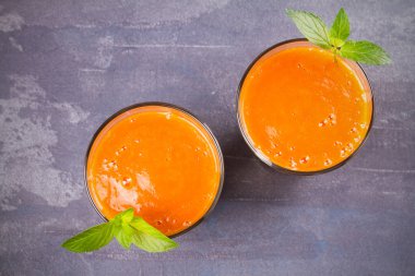 Meyve ve meyve güler yüzlü, muzlu süt