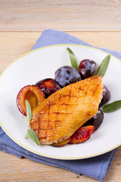 Ördek göğsü Erik ve adaçayı ile