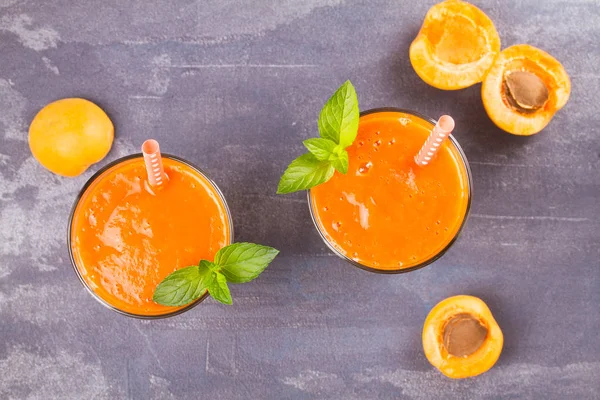 Meyve ve meyve güler yüzlü, muzlu süt