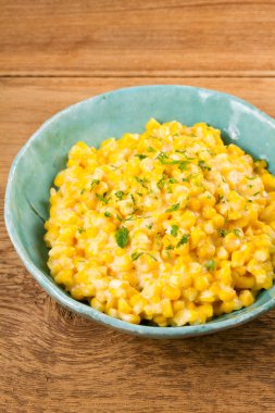 Kremalı tavada Mısır