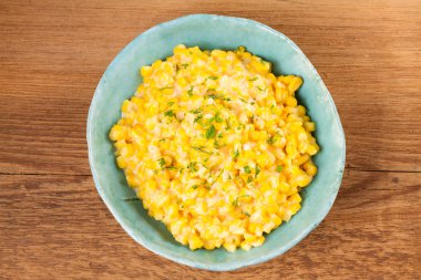 Kremalı tavada Mısır