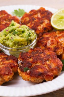 Avokado salsa ile Somon Burger