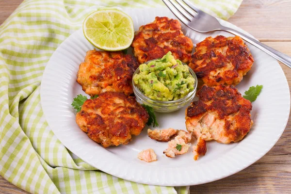 Zalm hamburgers met avocado salsa — Stockfoto