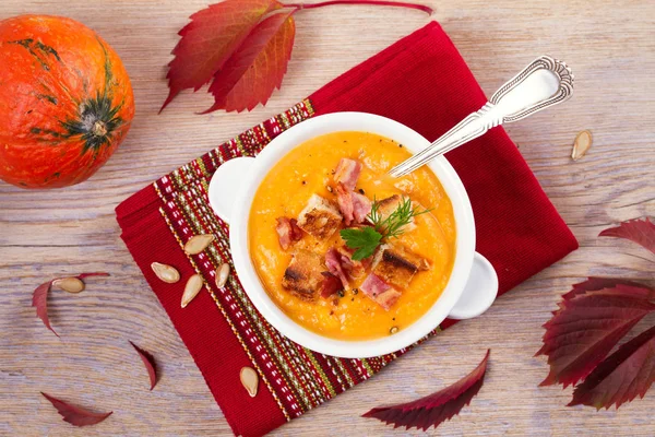 Butternut Squash and Bacon Soup in White Bowl — Stock Photo, Image