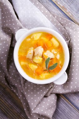 Tavuk, butternut, elma zencefil ve adaçayı güveç. Kabak ve tavuk göğsü çorbası