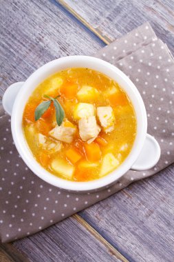 Tavuk, butternut, elma zencefil ve adaçayı güveç. Kabak ve tavuk göğsü çorbası