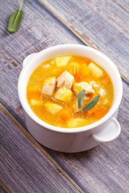 Tavuk, butternut, elma zencefil ve adaçayı güveç. Kabak ve tavuk göğsü çorbası