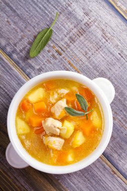 Tavuk, butternut, elma zencefil ve adaçayı güveç. Kabak ve tavuk göğsü çorbası