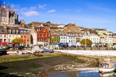 Turistik liman kentinin görünümü. Cobh, İrlanda