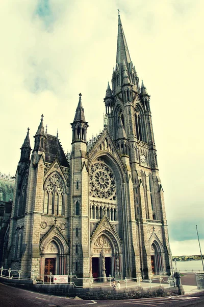 Cattedrale di St Colman nella città portuale turistica di Cobh sulla costa meridionale della contea di Cork, Irlanda — Foto Stock