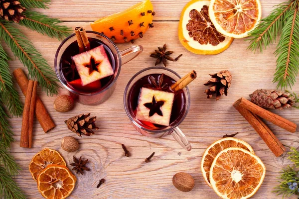 Mulled wine with spices and ingredients — Stock Photo, Image
