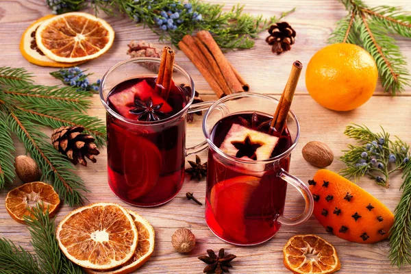 Mulled wine with spices and ingredients — Stock Photo, Image