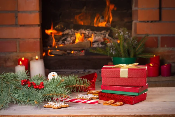 Cosy open fire place with decorations — Stock Photo, Image