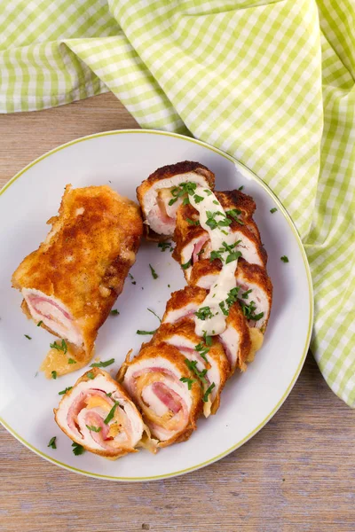 Kipfilet Wraps Met Spek Kaas Overhead Bovenaanzicht — Stockfoto