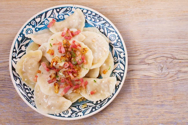 Dumplings Gevuld Met Kool Geserveerd Met Gebakken Spek Varenyky Varik — Stockfoto