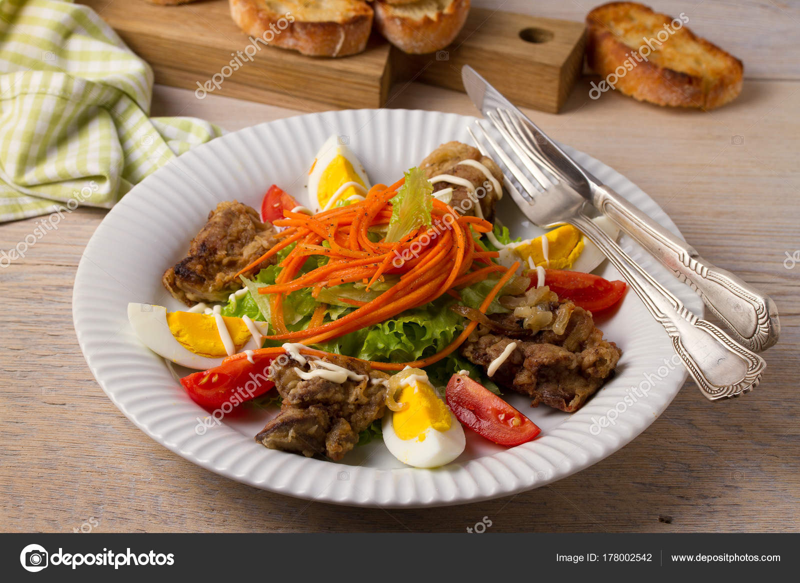 Kıyılmış Yumurta Ve Soğan Salatası Kıyılmış Yumurta Ve Soğan Salatası