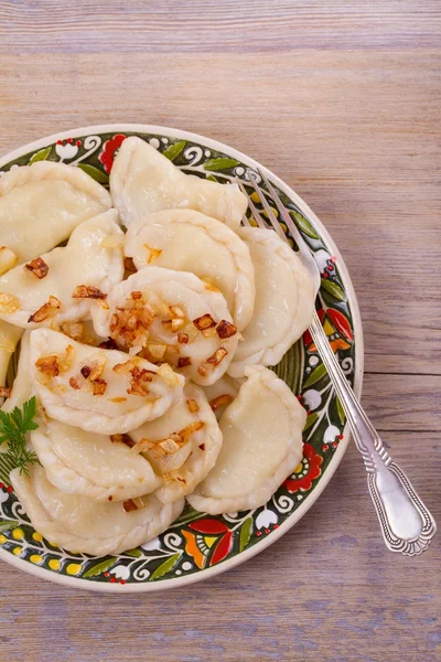 Kluski Ziemniaków Podawane Cebulką Chociaż Vareniki Pierogi Pyrohy Obciążenie — Zdjęcie stockowe