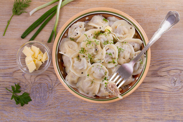 Пельмени. Пельмени, наполненные мясом, равиоли
