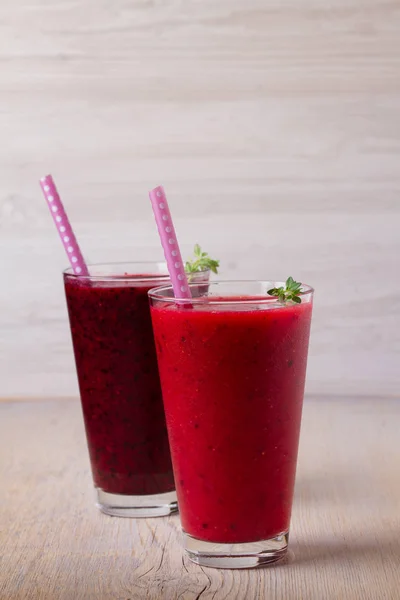 Batido Bayas Congeladas Verano Arándanos Fresas Frambuesas Arándanos Grosellas Moras —  Fotos de Stock