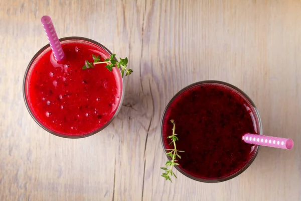 Fryst Sommar Bär Smoothie Blåbär Jordgubbar Hallon Tranbär Vinbär Och — Stockfoto