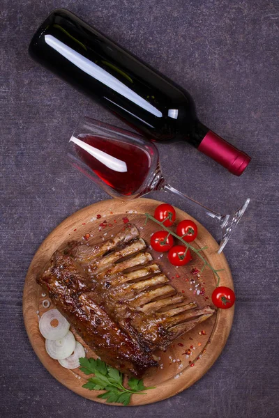 Copa Botella Vino Tinto Con Chuletas Cordero Vino Carne Concepción —  Fotos de Stock