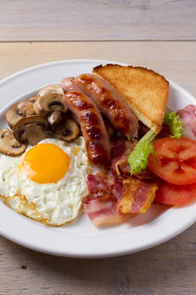 Full English Irish Breakfast Sausages Bacon Egg Mushrooms Tomatoes Toasts — Stock Photo, Image