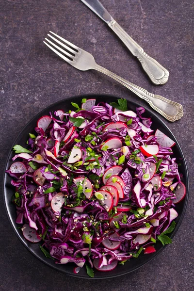 Red Cabbage Radish Spring Onion Parsley Sesame Seeds Salad Vegetarian — Stock Photo, Image