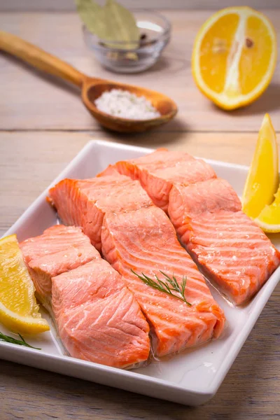 Gestoomde Zalm Visfilet Wit Bord Schoon Gezond Eten Dieet Voedsel — Stockfoto