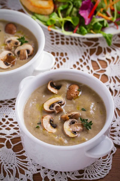 Kremalı Mantar Çorbası Kekik Parmesan Peyniri Ile Mantar Sebze Çorbası — Stok fotoğraf