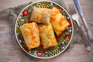 Et, pirinç ve sebzeli lahana ruloları. Lahana dolması ve et. Chou farci, dolma, sarma, golubtsy veya golabki