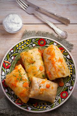 Et, pirinç ve sebzeli lahana ruloları. Lahana dolması ve et. Chou farci, dolma, sarma, golubtsy veya golabki