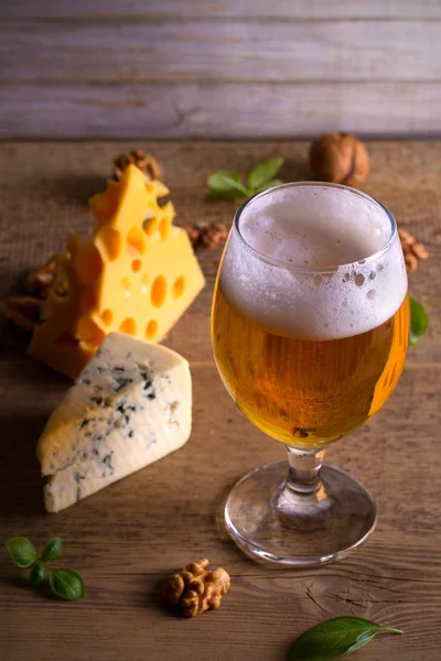 Beer Cheese Beer Glass Wooden Table Ale Appetizer Snack Vertical — Stock Photo, Image