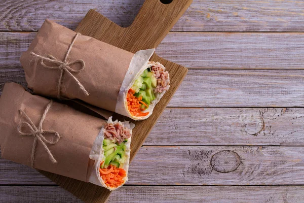 Thunfischwickel Wraps Mit Thunfisch Gurken Avocado Und Karotten Hausgemachte Leckere — Stockfoto