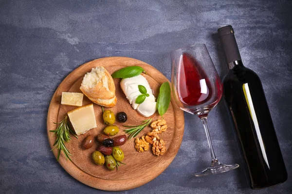 Bottle Glass Wine Cheese Olives Bread Nuts Basil Dark Background — Stock Photo, Image