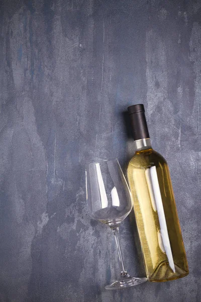 Botella Copa Vino Sobre Fondo Oscuro Concepto Vino Vista Desde — Foto de Stock