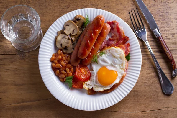 Pequeno Almoço Inglês Irlandês Completo Salsichas Bacon Ovo Cogumelos Tomate — Fotografia de Stock