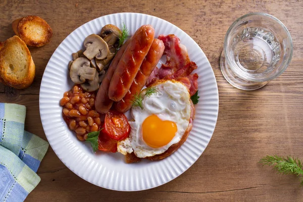 Pequeno Almoço Inglês Irlandês Completo Salsichas Bacon Ovo Cogumelos Tomate — Fotografia de Stock