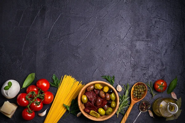 Selección Alimentos Saludables Fondo Comida Italiana Con Espaguetis Queso Parmesano —  Fotos de Stock