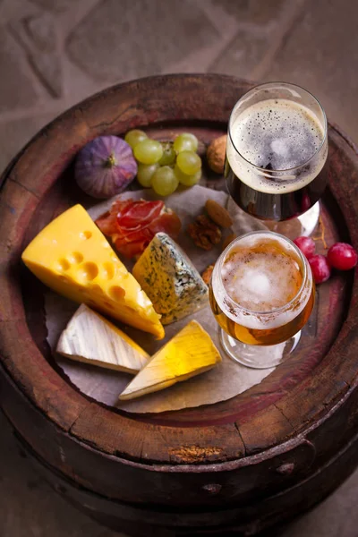 Light Dark Beer Accompanied Selection Cheeses View Top — Stock Photo, Image