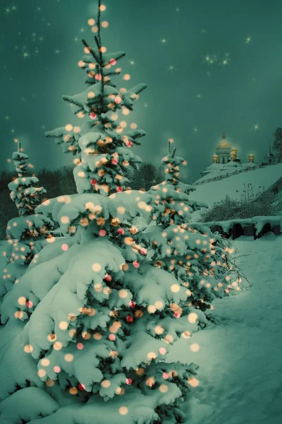 Julgran Kvävdes Ett Snöfall Jul Och Nyår Semester Bakgrund — Stockfoto