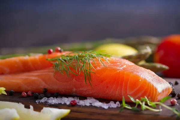 Filete Fresco Salmón Crudo Con Verduras Ingredientes Preparados Para Cocinar —  Fotos de Stock