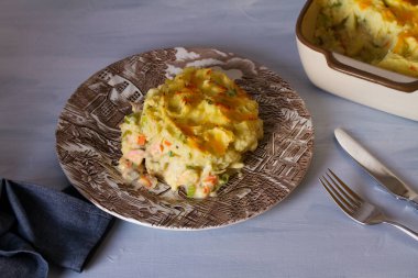 Kremalı balık turtası ya da balıkçı turtası - geleneksel İngiliz ve İrlanda yemeği