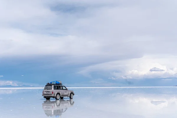 Los Coches Permanecen Superficie Nevada Del Lago Congelado Baikal — Foto de Stock