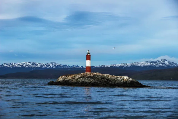 阿根廷火地岛乌斯怀亚Beagle海峡红白灯塔 — 图库照片