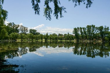 Alta Gracia Arjantin. Merkezde bulunan Tajmar Gölü yapay bir göldür.