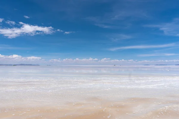 Uyuni 'nin muhteşem tuz düzlüklerini ziyaret ediyorum.