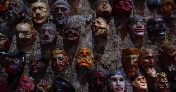 Gotické strašidelné náboženské masky ve Střední Americe — Stock video