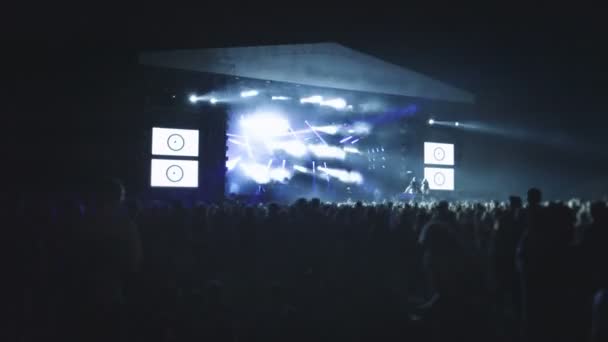 Menschen auf einem Konzert — Stockvideo